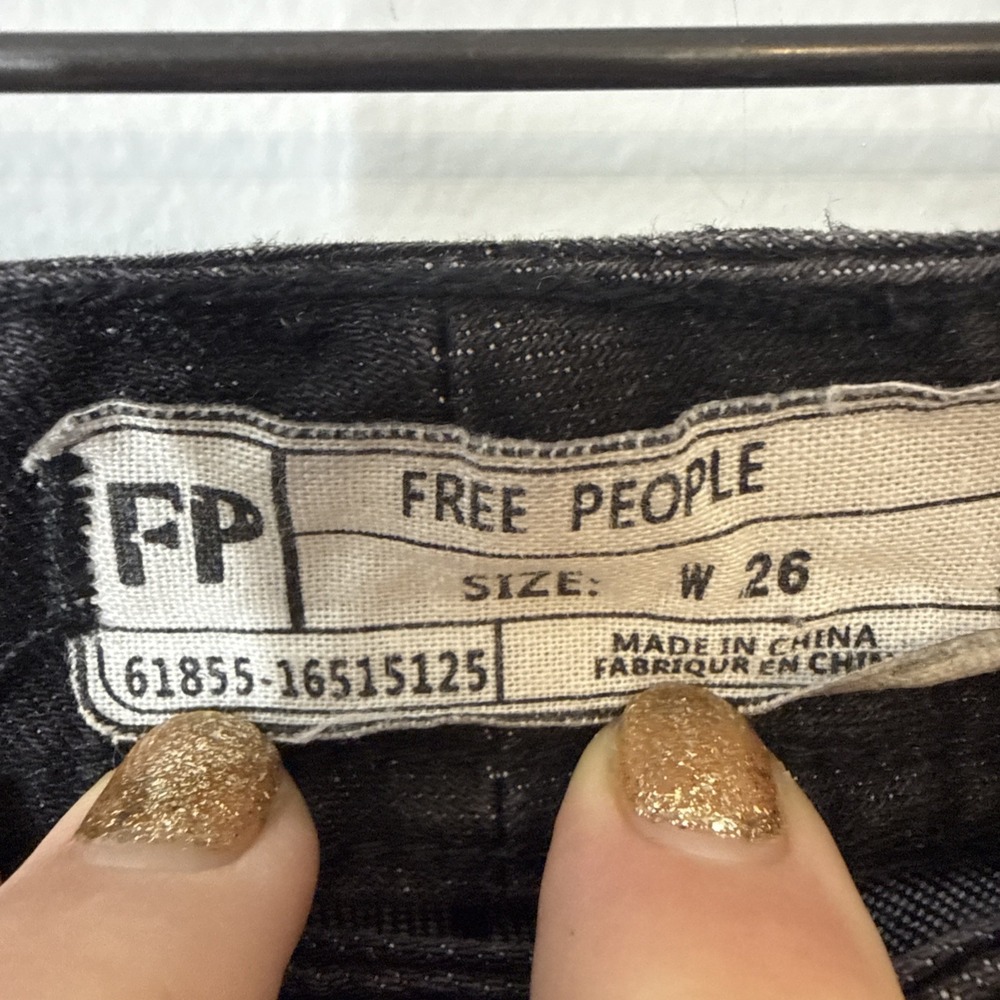 Free People Black Skinny Jeans 26 Ripped Knee Raw Hem Indie Sleaze‎ Grunge Y2K - Picture 5 of 7